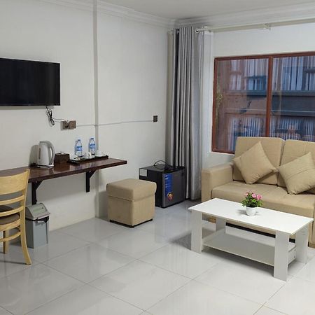 Empire House, Phnom Penh Hotel Bagian luar foto