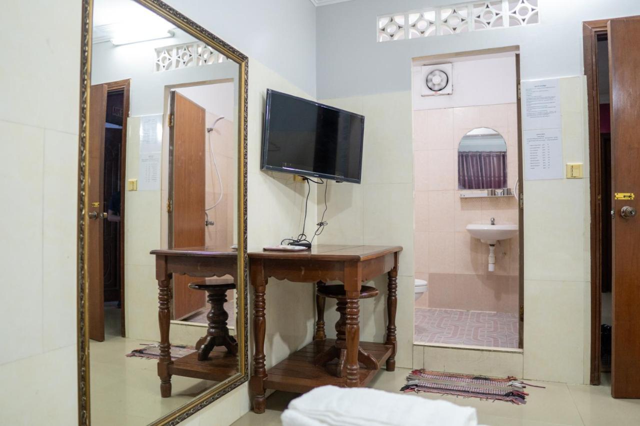 Empire House, Phnom Penh Hotel Bagian luar foto