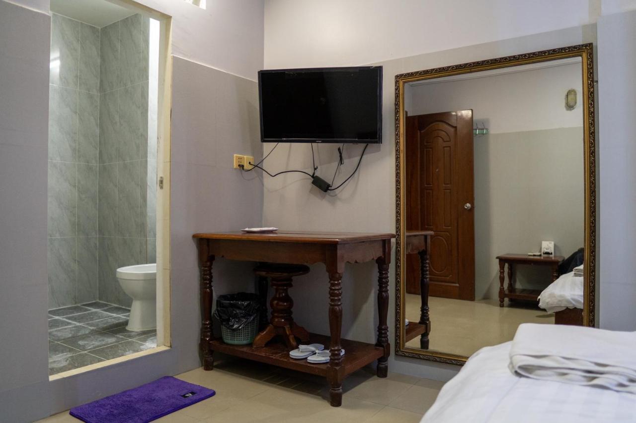 Empire House, Phnom Penh Hotel Bagian luar foto