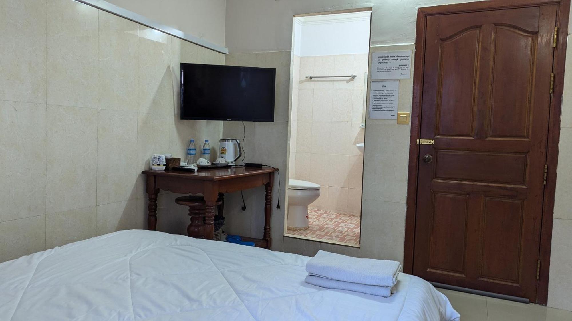 Empire House, Phnom Penh Hotel Bagian luar foto