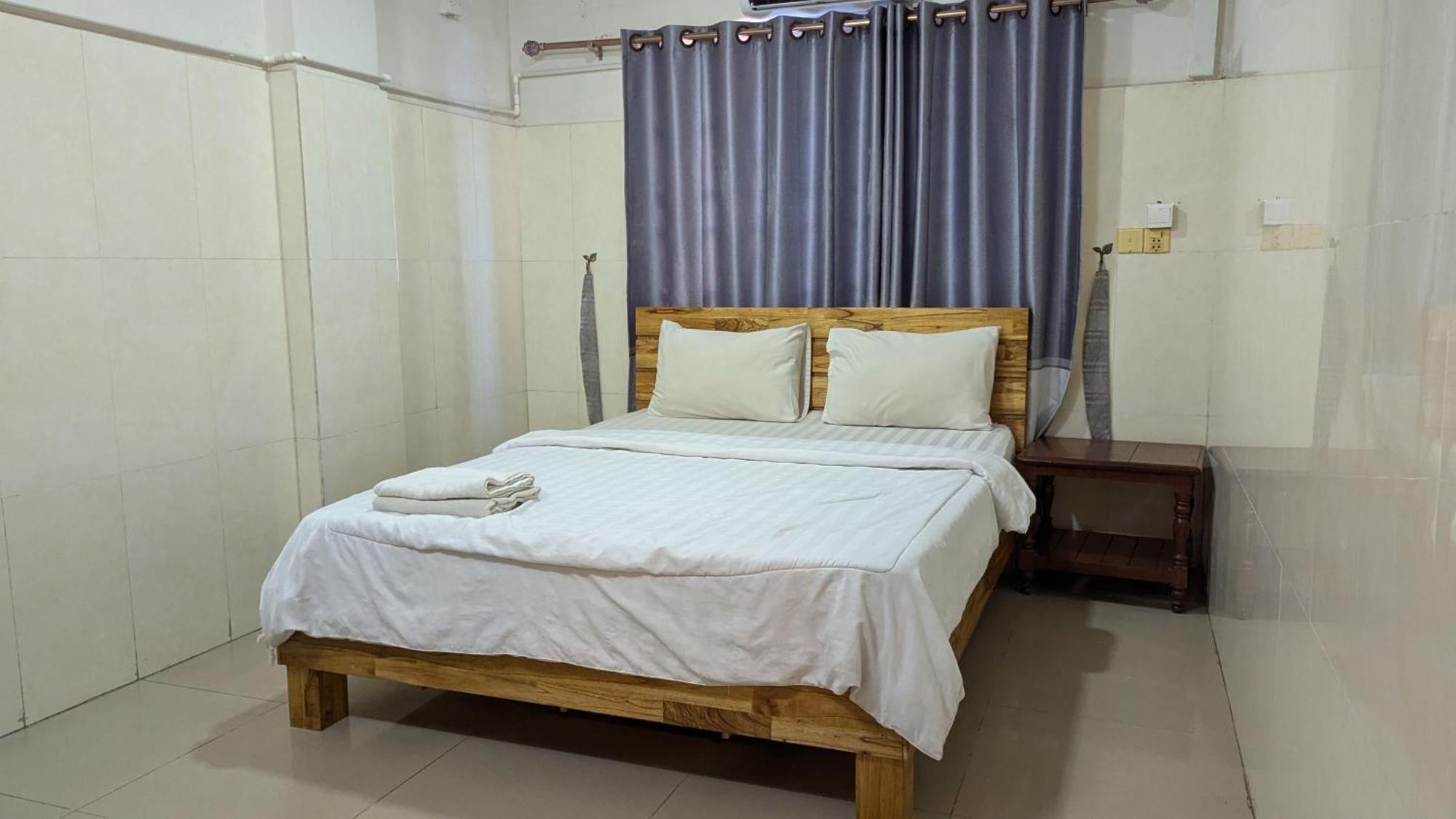 Empire House, Phnom Penh Hotel Bagian luar foto
