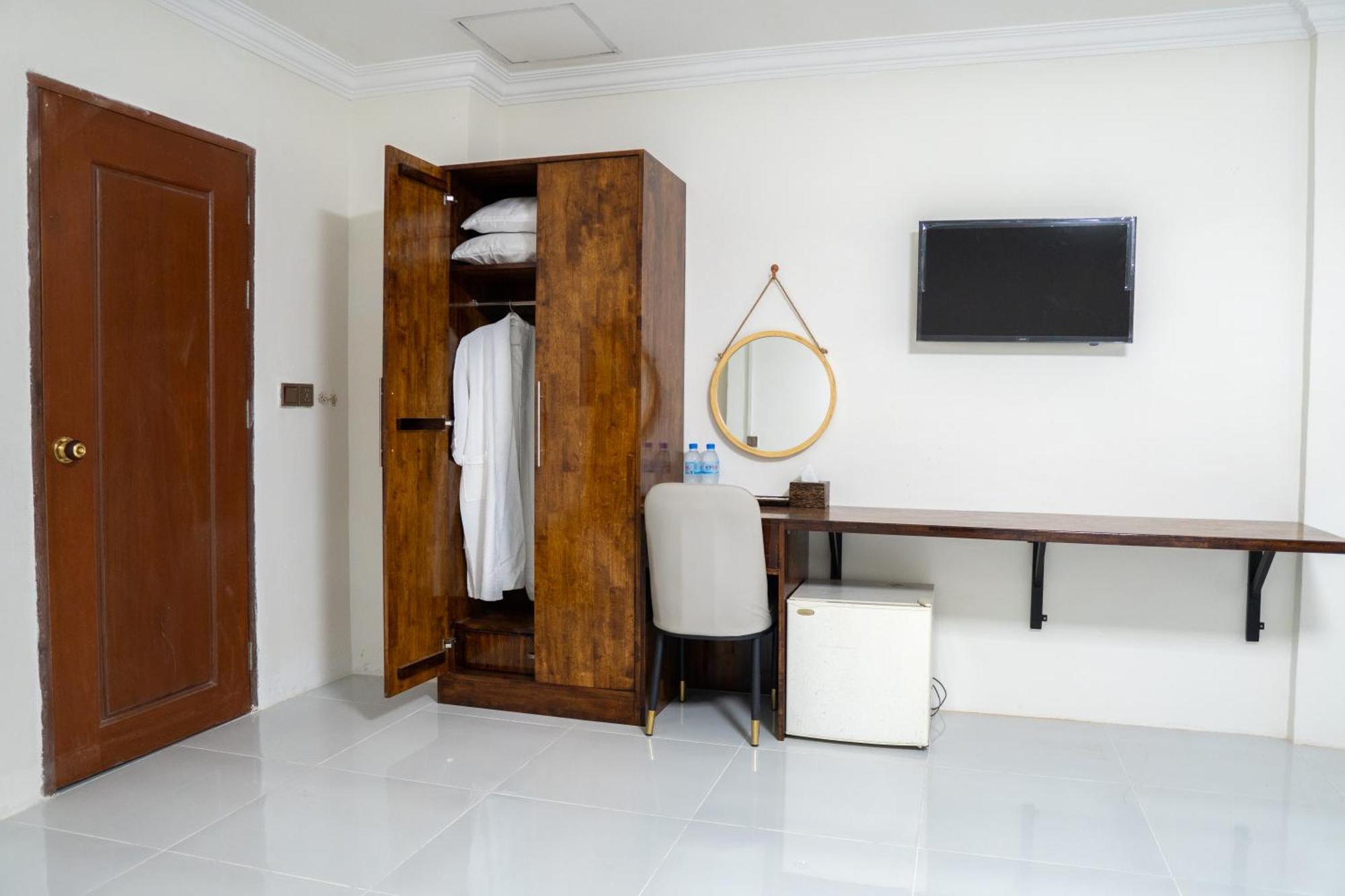 Empire House, Phnom Penh Hotel Bagian luar foto